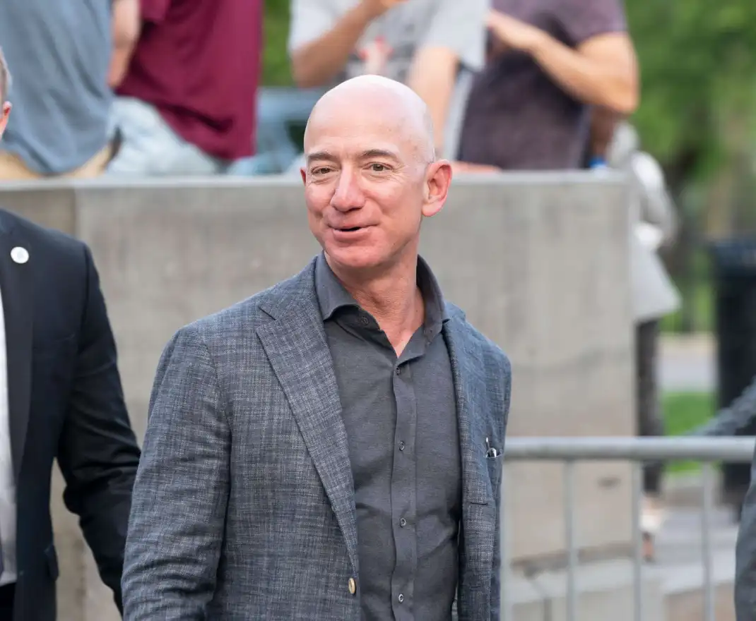Jeff Bezos 737 Milyon Dolarlık Amazon Hissesi Sattı